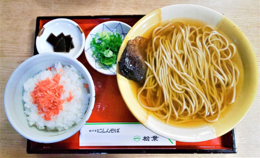 京都のご当地グルメである総本家にしんそば松葉のにしんそば