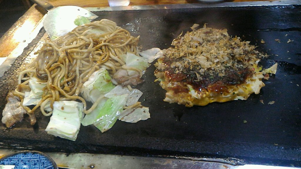 三舟の焼きそばとお好み焼き